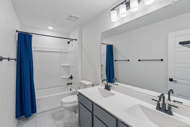 139 E FLOWING RIVER DR, Boerne, TX 78006