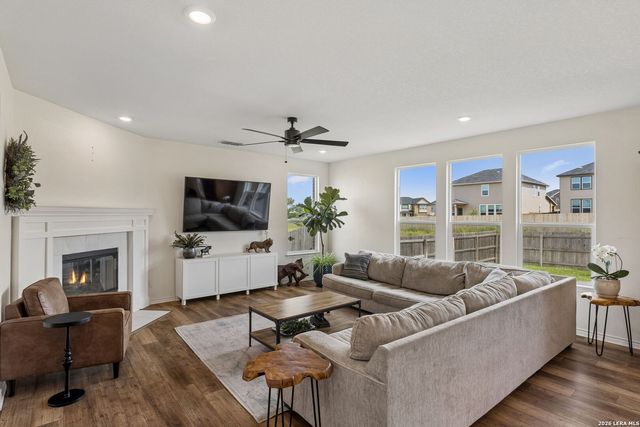 139 E FLOWING RIVER DR, Boerne, TX 78006