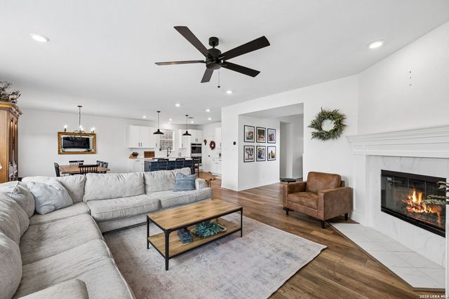 139 E FLOWING RIVER DR, Boerne, TX 78006
