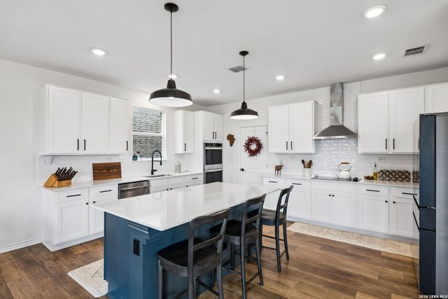 139 E FLOWING RIVER DR, Boerne, TX 78006