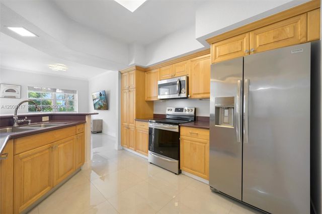 3255 NE 184th St 12410, Aventura, FL 33160