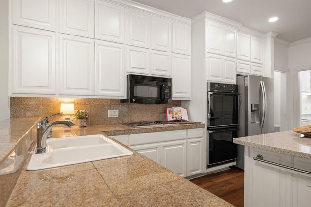 909 Porpoise ST, Austin, TX 78734