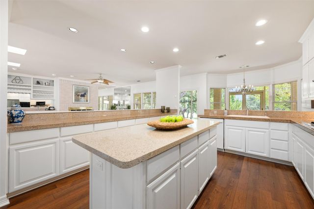 909 Porpoise ST, Austin, TX 78734