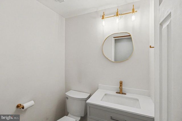 24 BERKLEY RD, Broomall, PA 19008