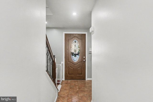 24 BERKLEY RD, Broomall, PA 19008