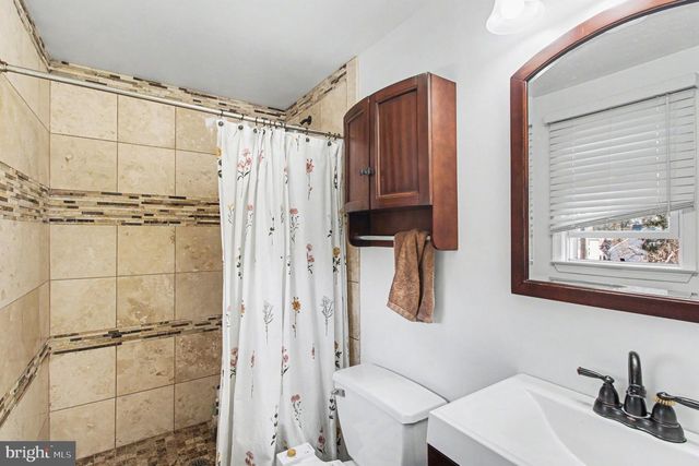 24 BERKLEY RD, Broomall, PA 19008