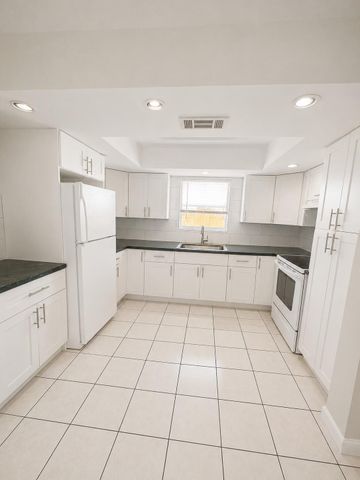 7920 SW 7TH Place, North Lauderdale, FL 33068