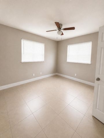7920 SW 7TH Place, North Lauderdale, FL 33068