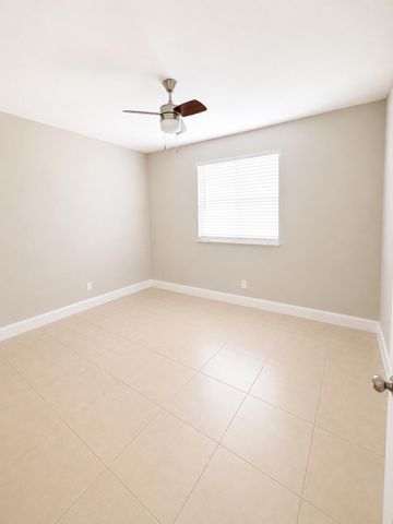 7920 SW 7TH Place, North Lauderdale, FL 33068