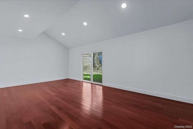 2 Pickwood Lane, Great Neck, NY 11024