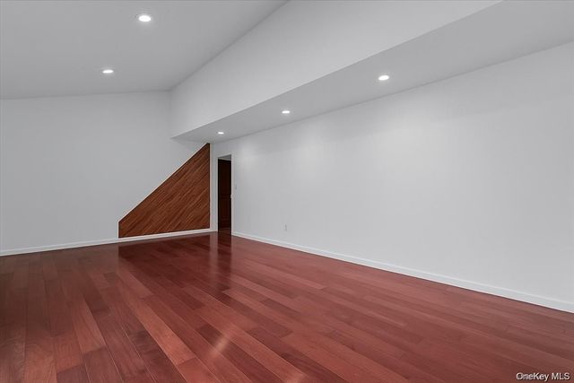 2 Pickwood Lane, Great Neck, NY 11024