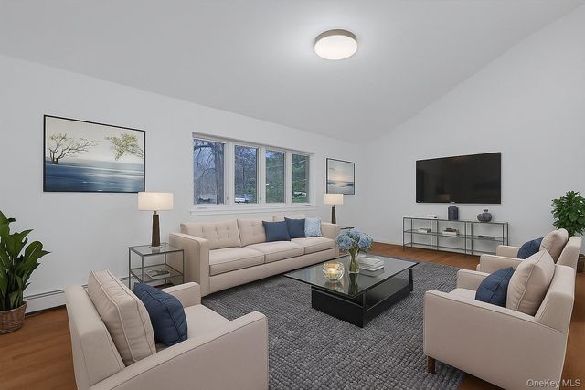 2 Pickwood Lane, Great Neck, NY 11024