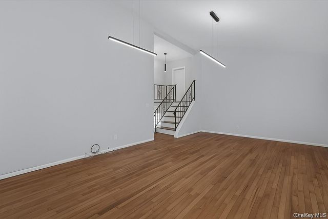 2 Pickwood Lane, Great Neck, NY 11024