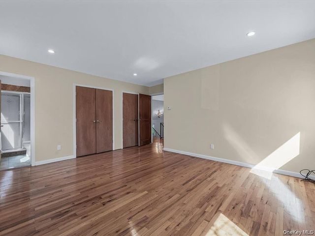 2 Pickwood Lane, Great Neck, NY 11024