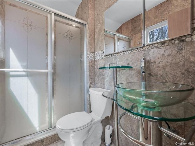 2 Pickwood Lane, Great Neck, NY 11024