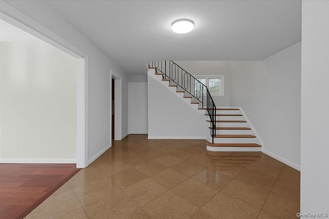 2 Pickwood Lane, Great Neck, NY 11024