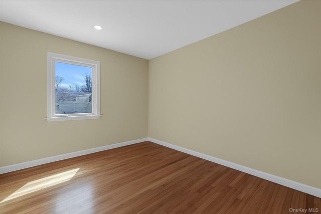 2 Pickwood Lane, Great Neck, NY 11024