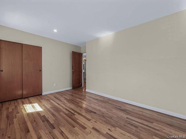 2 Pickwood Lane, Great Neck, NY 11024