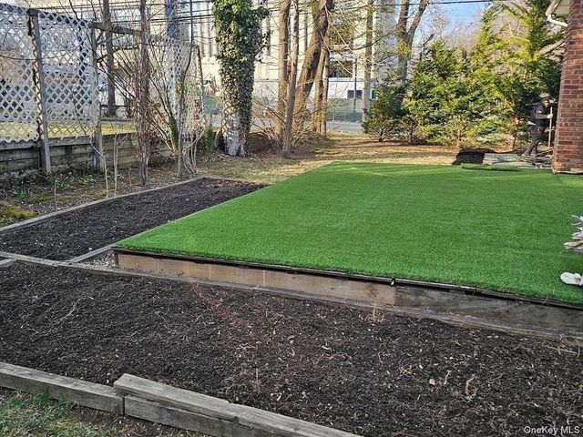 2 Pickwood Lane, Great Neck, NY 11024