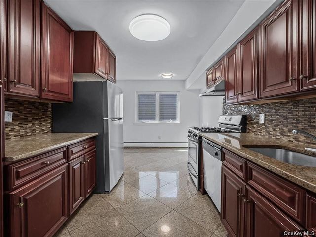 2 Pickwood Lane, Great Neck, NY 11024