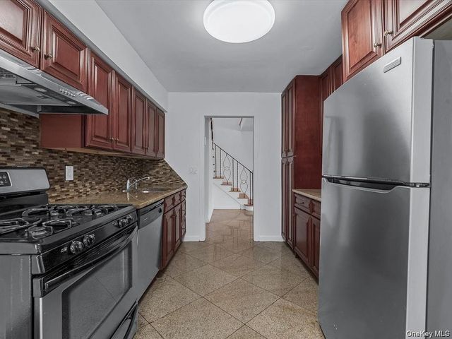 2 Pickwood Lane, Great Neck, NY 11024