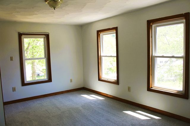 2 Paula Circle, Hudson, NH 03051
