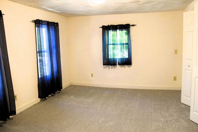 2 Paula Circle, Hudson, NH 03051
