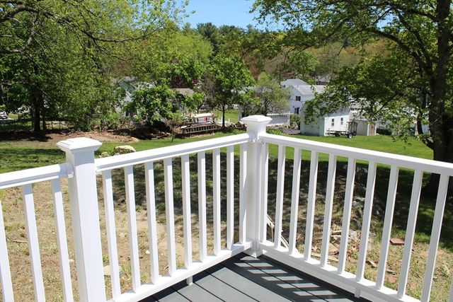 2 Paula Circle, Hudson, NH 03051