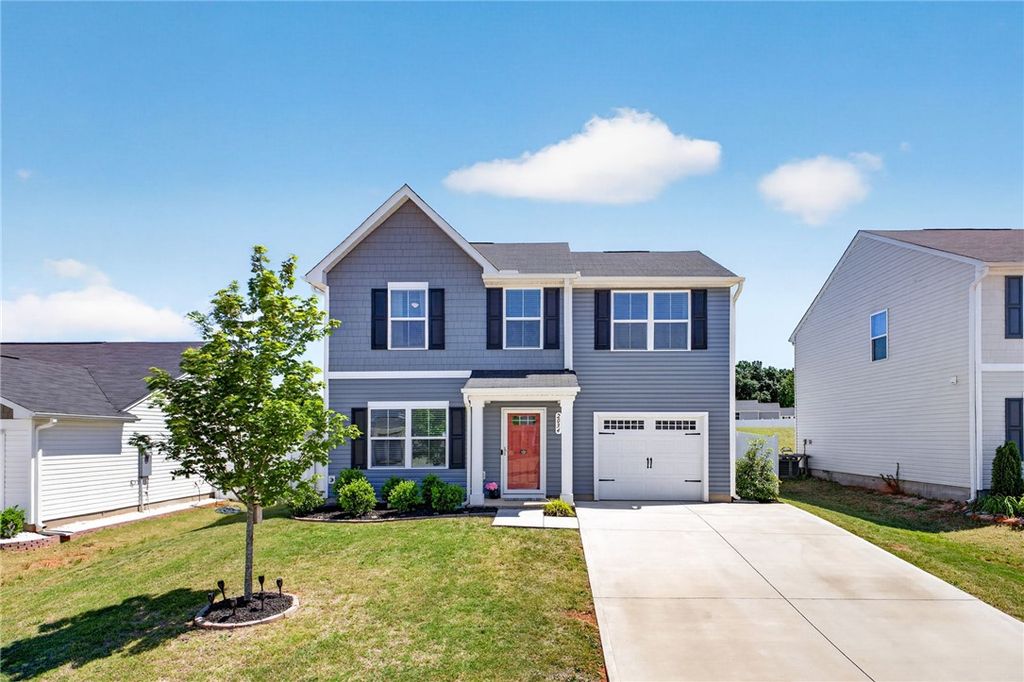 2034 Evanston Drive, Wellford, SC 29385