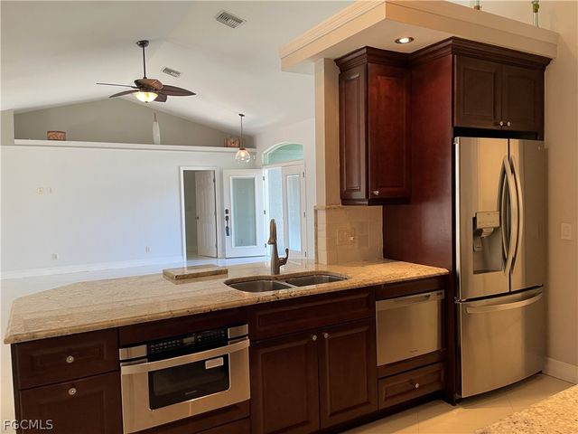 2806 SE 22nd PL, Cape Coral, FL 33904