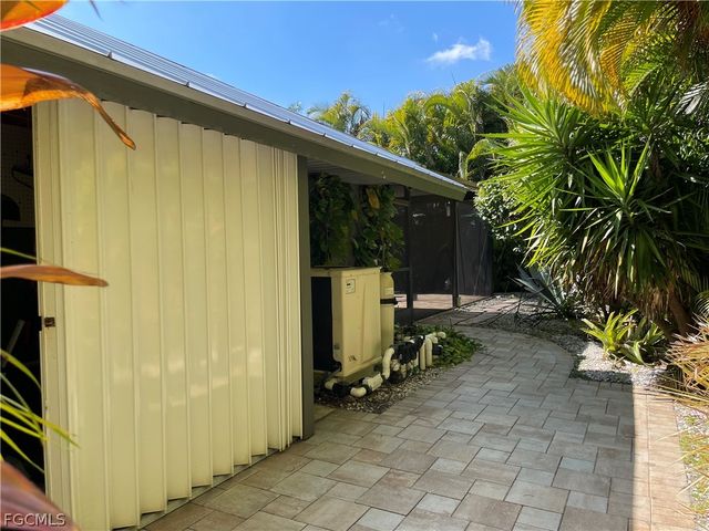 2806 SE 22nd PL, Cape Coral, FL 33904