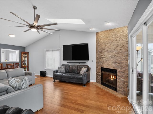 17 Driver Court, Hendersonville, NC 28739