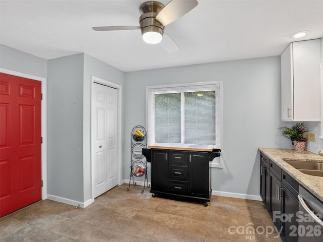 17 Driver Court, Hendersonville, NC 28739