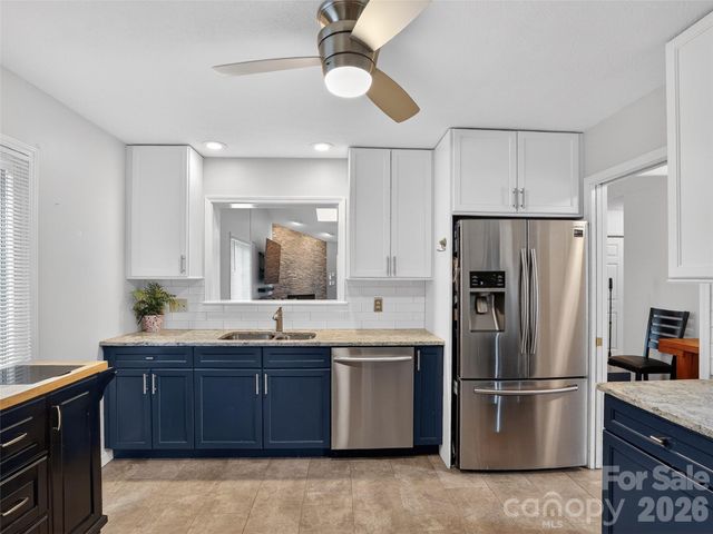 17 Driver Court, Hendersonville, NC 28739