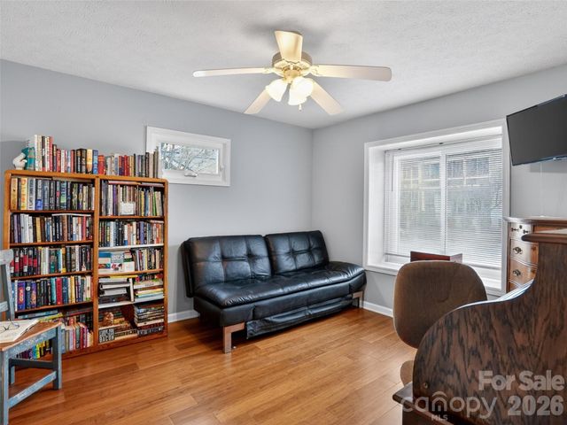 17 Driver Court, Hendersonville, NC 28739