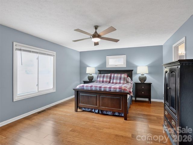 17 Driver Court, Hendersonville, NC 28739