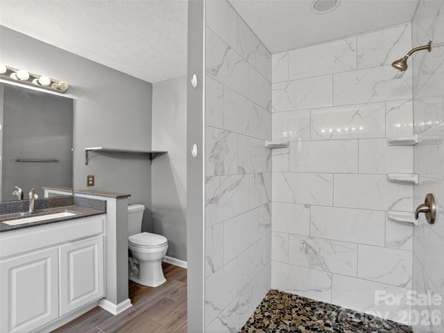 17 Driver Court, Hendersonville, NC 28739