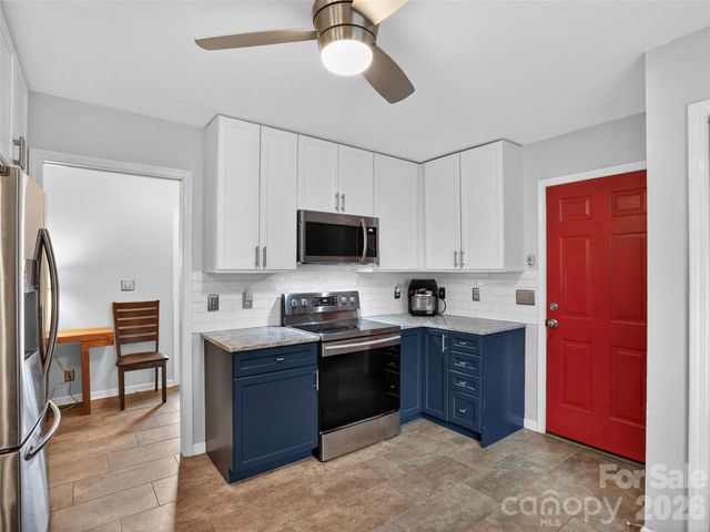 17 Driver Court, Hendersonville, NC 28739