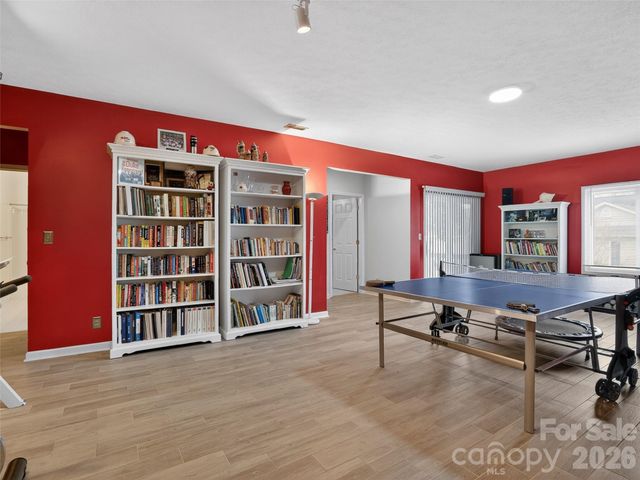 17 Driver Court, Hendersonville, NC 28739