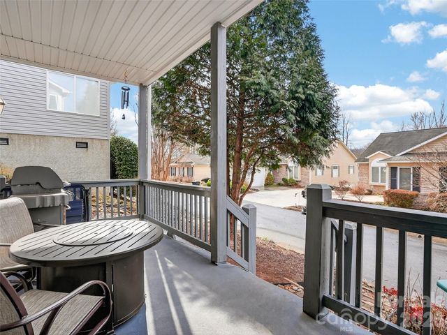 17 Driver Court, Hendersonville, NC 28739