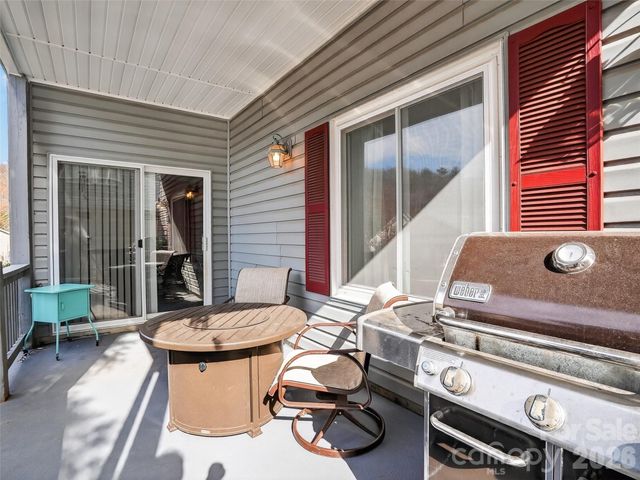 17 Driver Court, Hendersonville, NC 28739