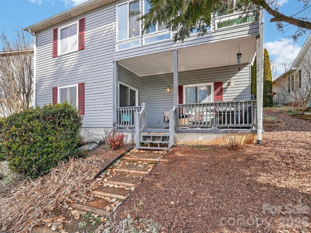 17 Driver Court, Hendersonville, NC 28739