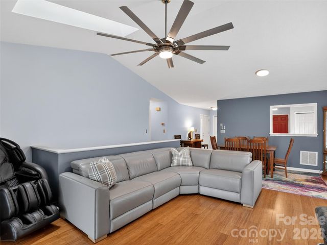 17 Driver Court, Hendersonville, NC 28739