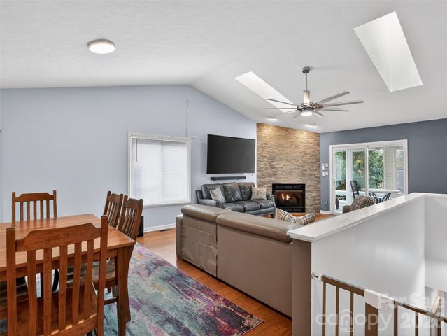 17 Driver Court, Hendersonville, NC 28739