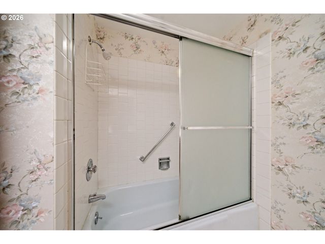 16545 Sw MONTEREY Ln, Portland, OR 97224