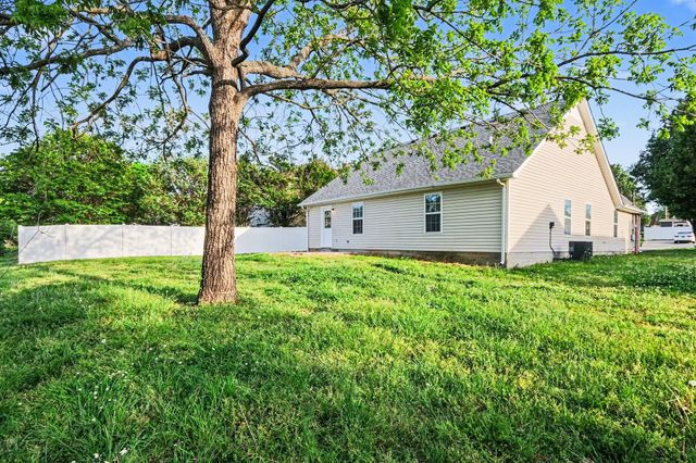 1513 Waxman Dr, La Vergne, TN 37086