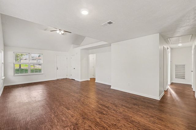 1513 Waxman Dr, La Vergne, TN 37086