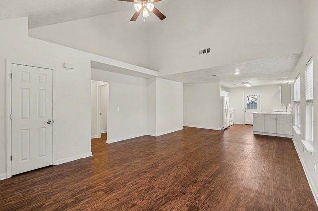 1513 Waxman Dr, La Vergne, TN 37086