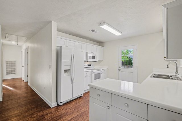 1513 Waxman Dr, La Vergne, TN 37086