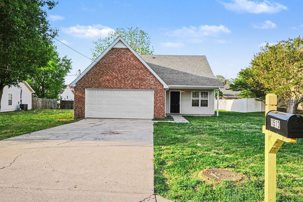 1513 Waxman Dr, La Vergne, TN 37086